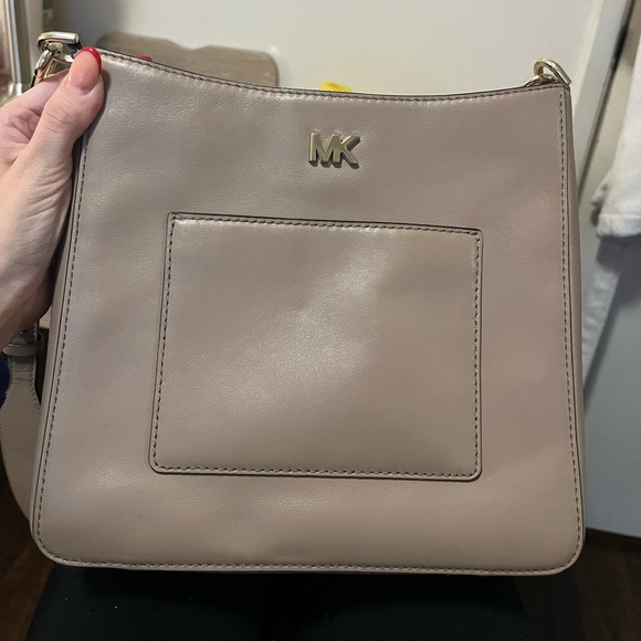 Authentic Michael Kors Handbag - Picture 6 of 7